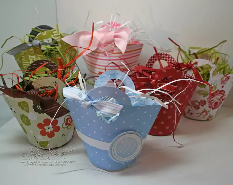 Baskets_blooms_group