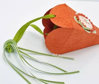 Petal Cone Carrot ribbon